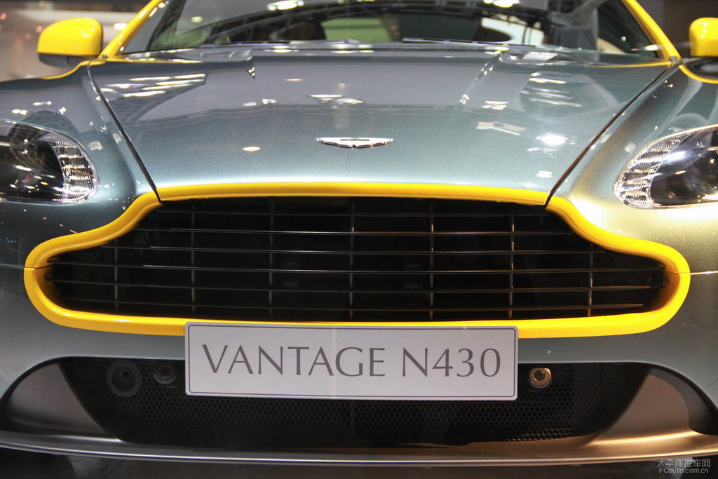 V8 VantageDƬ