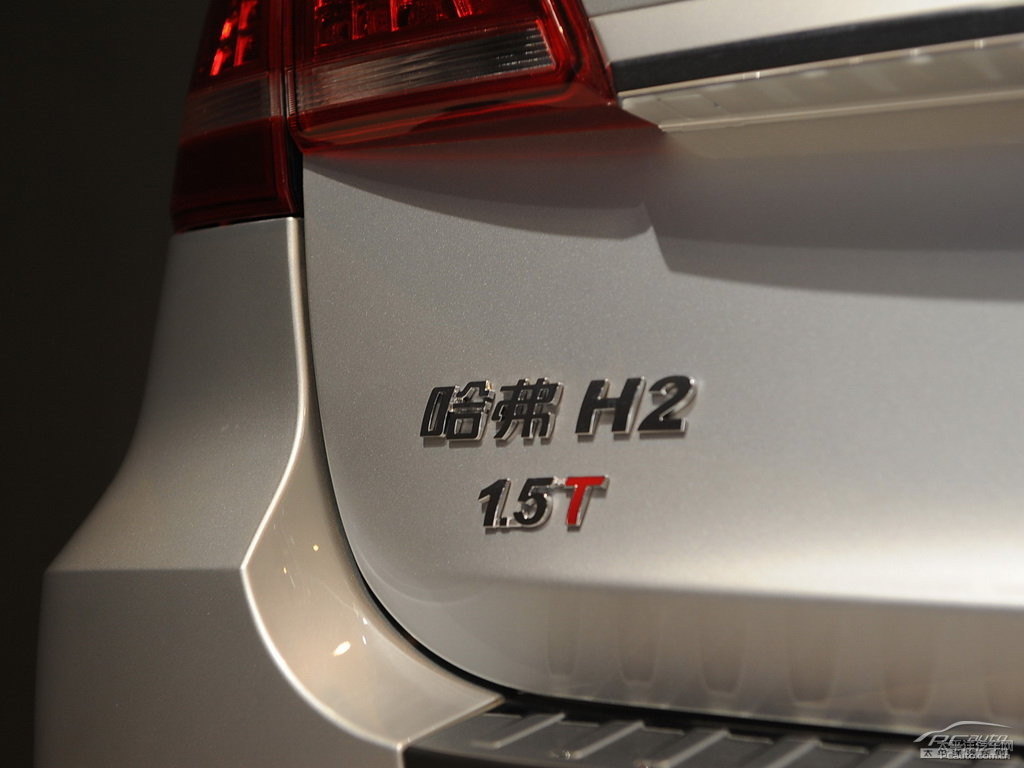 象牙白哈弗H2車尾外觀圖片