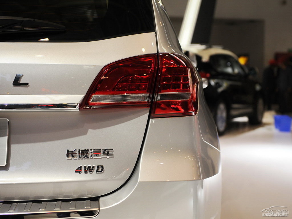 象牙白哈弗H2車尾外觀圖片