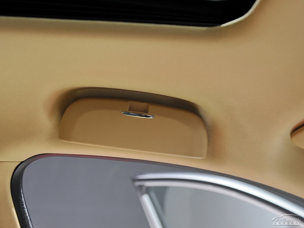 象牙白哈弗H2車(chē)廂內(nèi)飾圖片