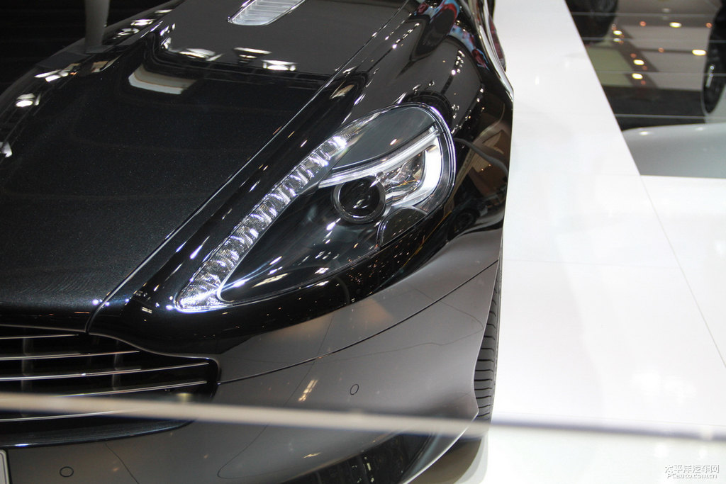 DB9DƬ