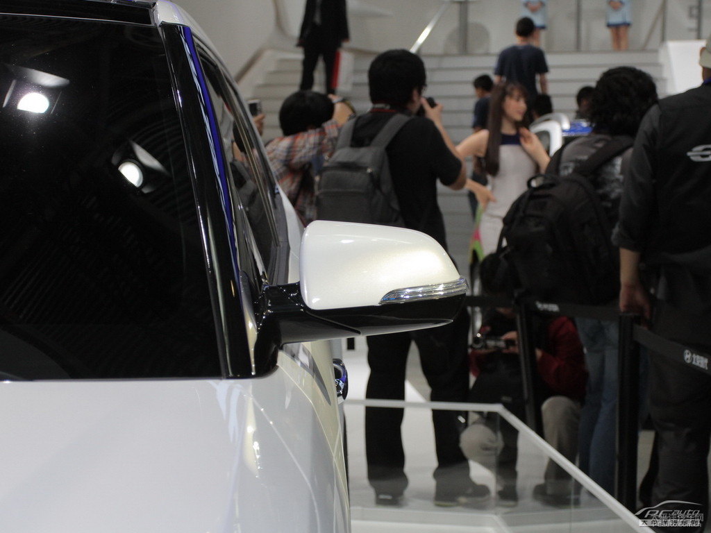 優(yōu)雅白北京現(xiàn)代ix25車身外觀圖片