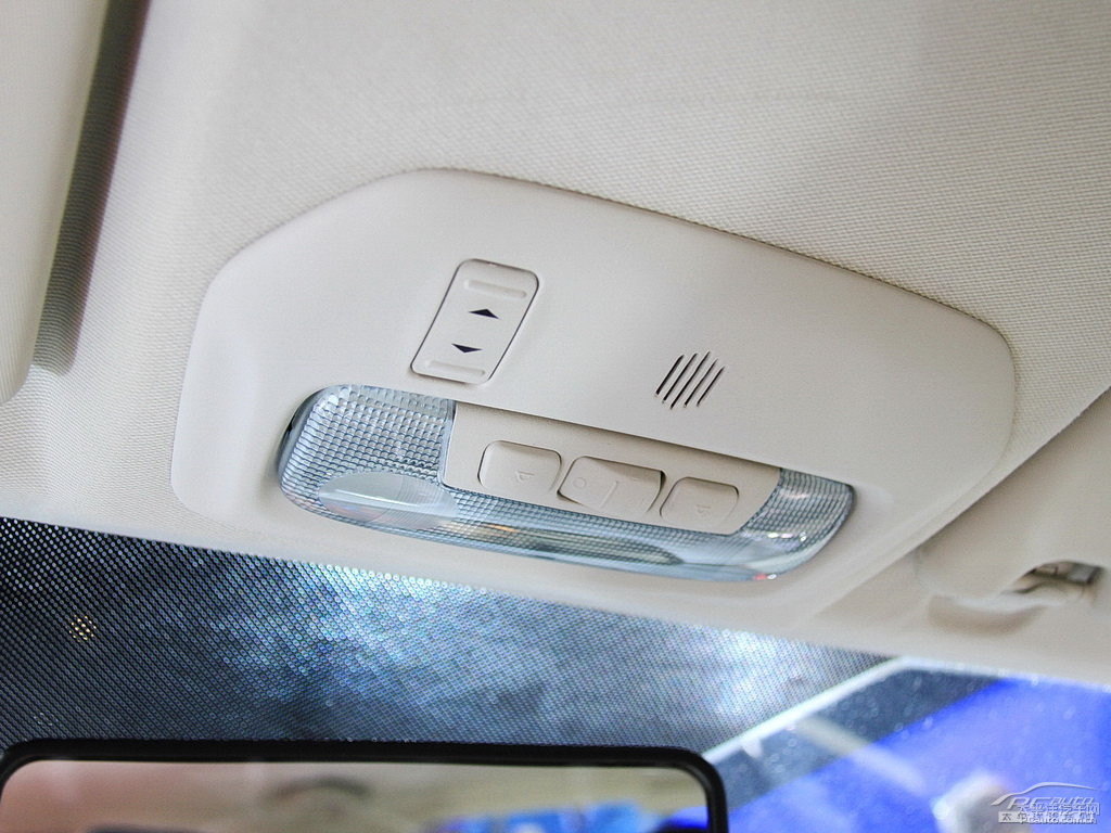 豪情棕福睿斯車廂內飾圖片