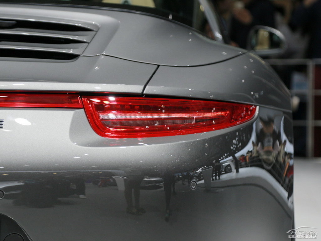 GT銀保時(shí)捷911車尾外觀圖片