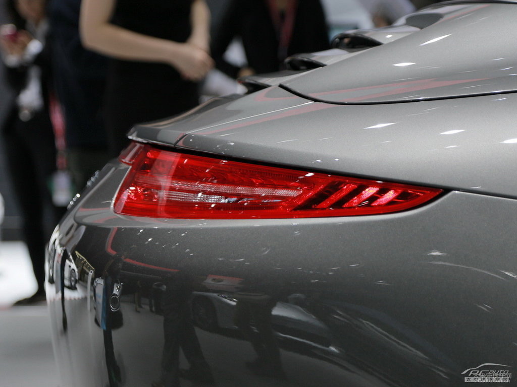 GT銀保時(shí)捷911車尾外觀圖片