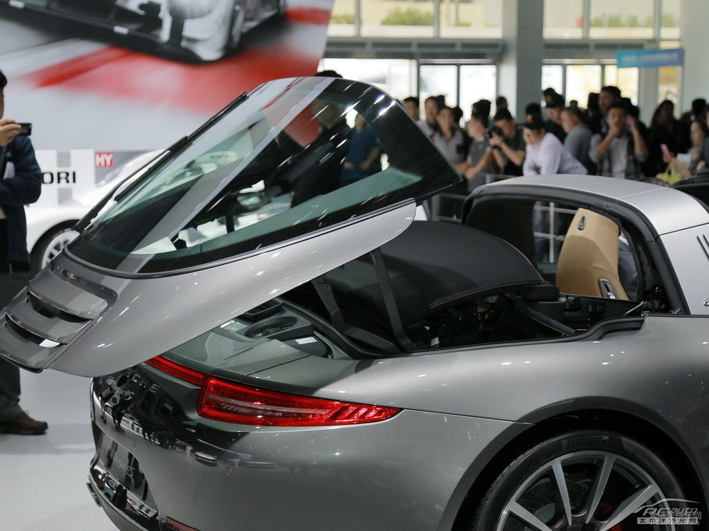 GT銀保時捷911車尾外觀圖片