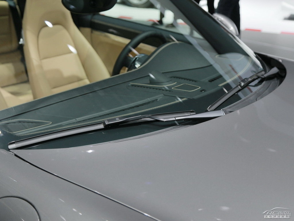 GT銀保時捷911車身外觀圖片