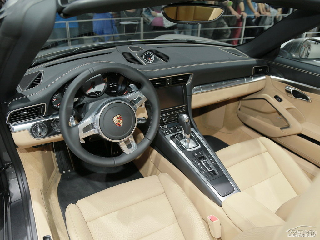 GT銀保時(shí)捷911中控內(nèi)飾圖片