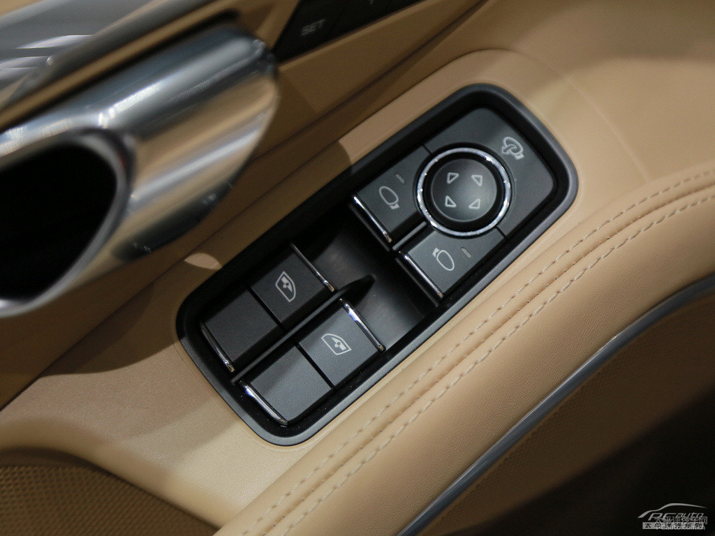 GT銀保時(shí)捷911車(chē)廂內(nèi)飾圖片