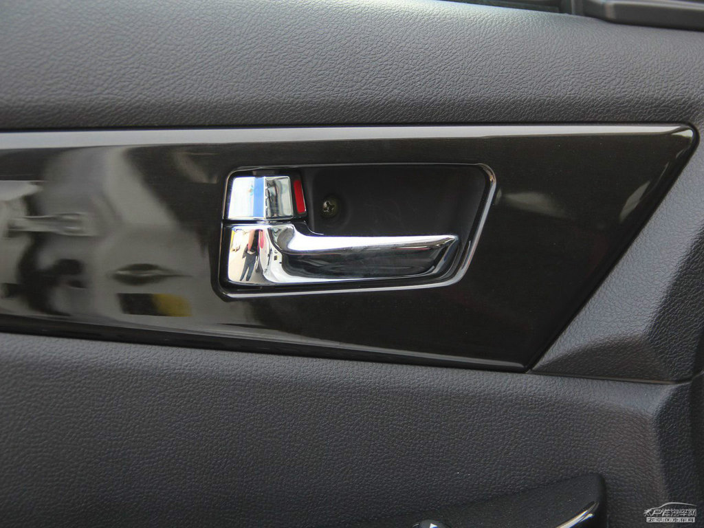 朱鷺白北汽幻速S2車廂內飾圖片