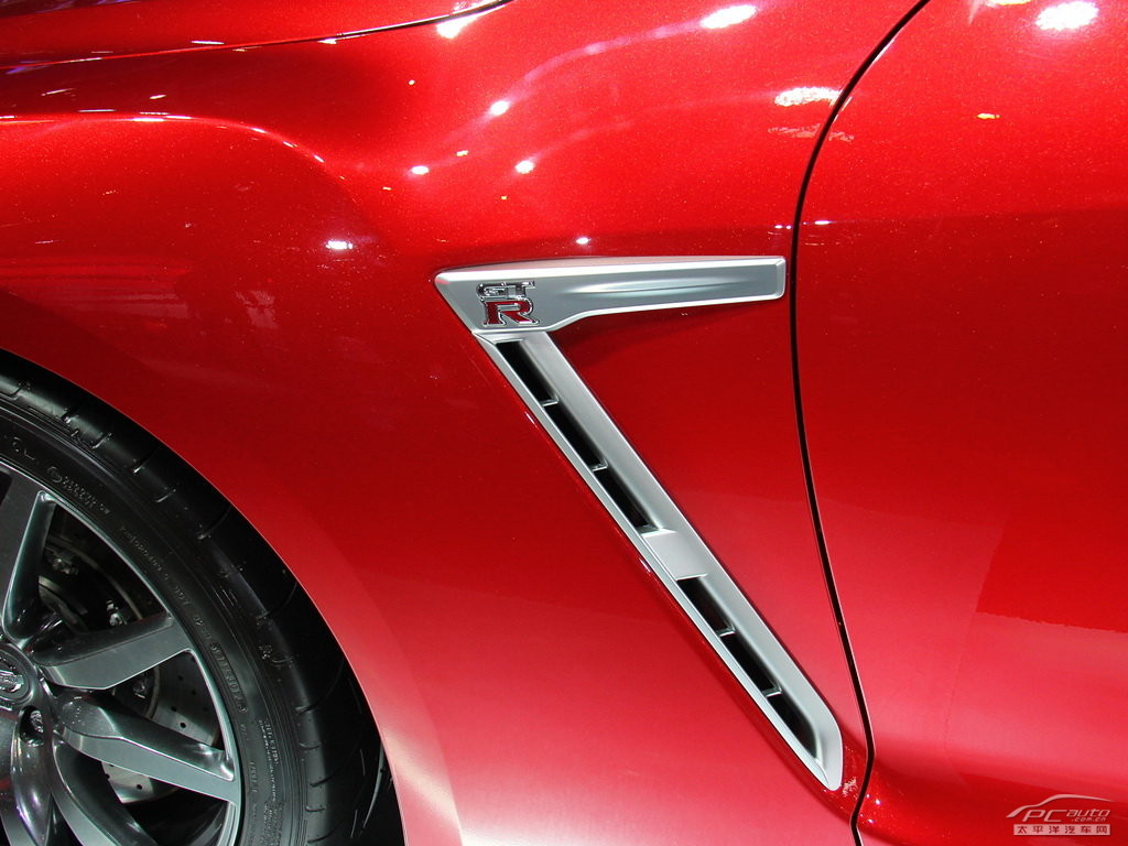 日產(chǎn)GT-R外觀高清大圖