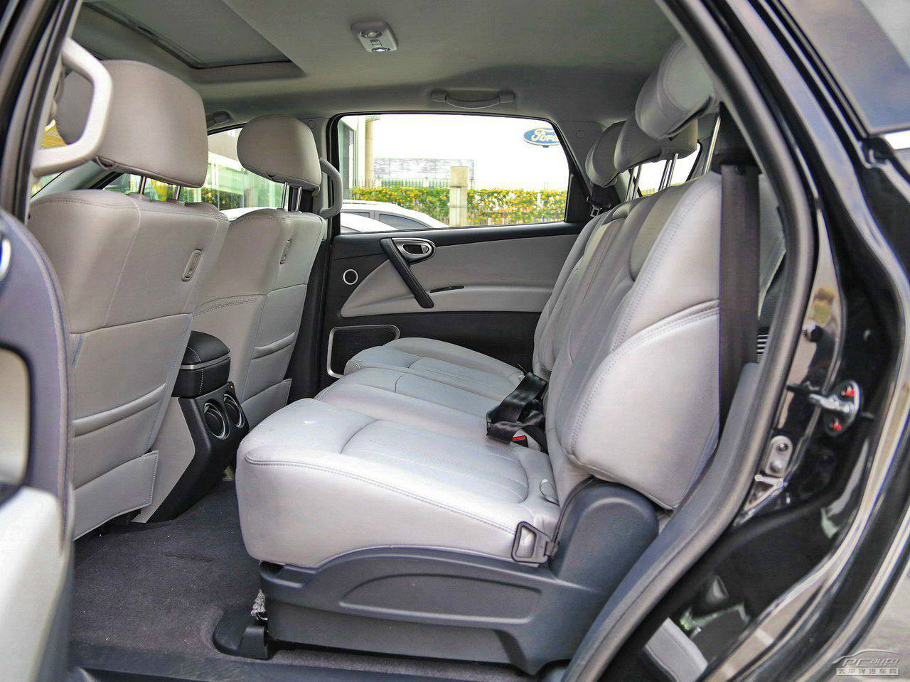 納智捷大7 SUV空間高清大圖