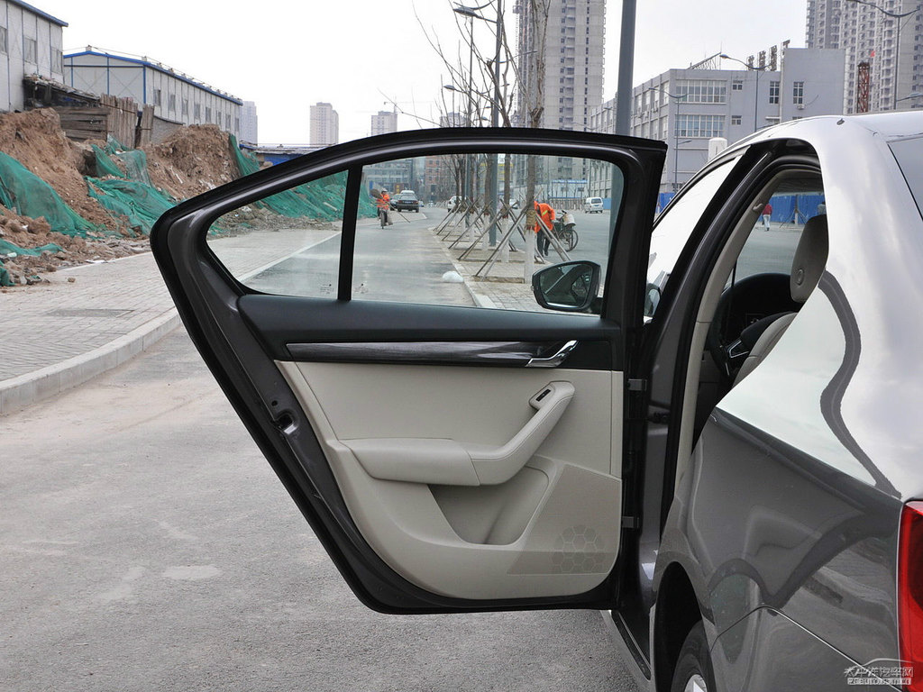 潮流灰明銳車廂內(nèi)飾圖片