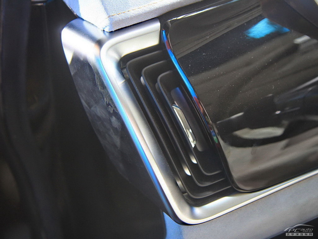 榮威W5概念車內(nèi)飾高清大圖