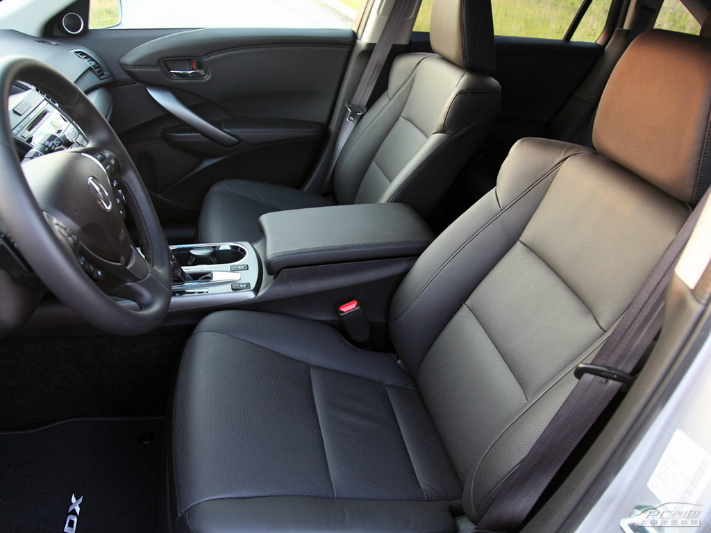 謳歌RDX(進(jìn)口)空間高清大圖