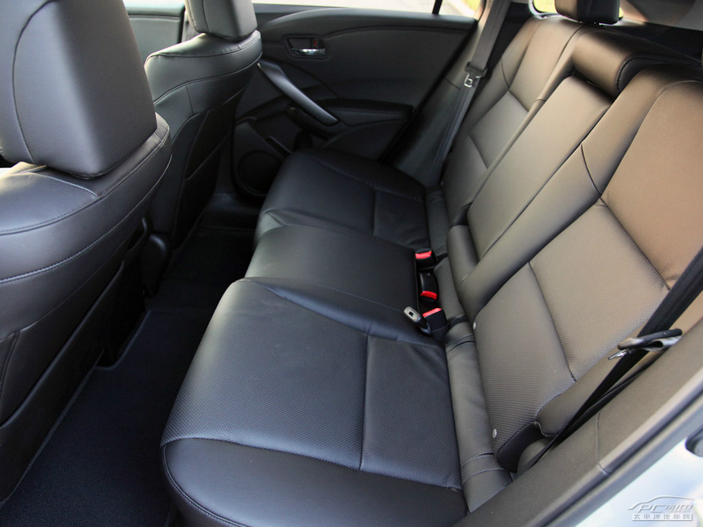 謳歌RDX(進(jìn)口)空間高清大圖