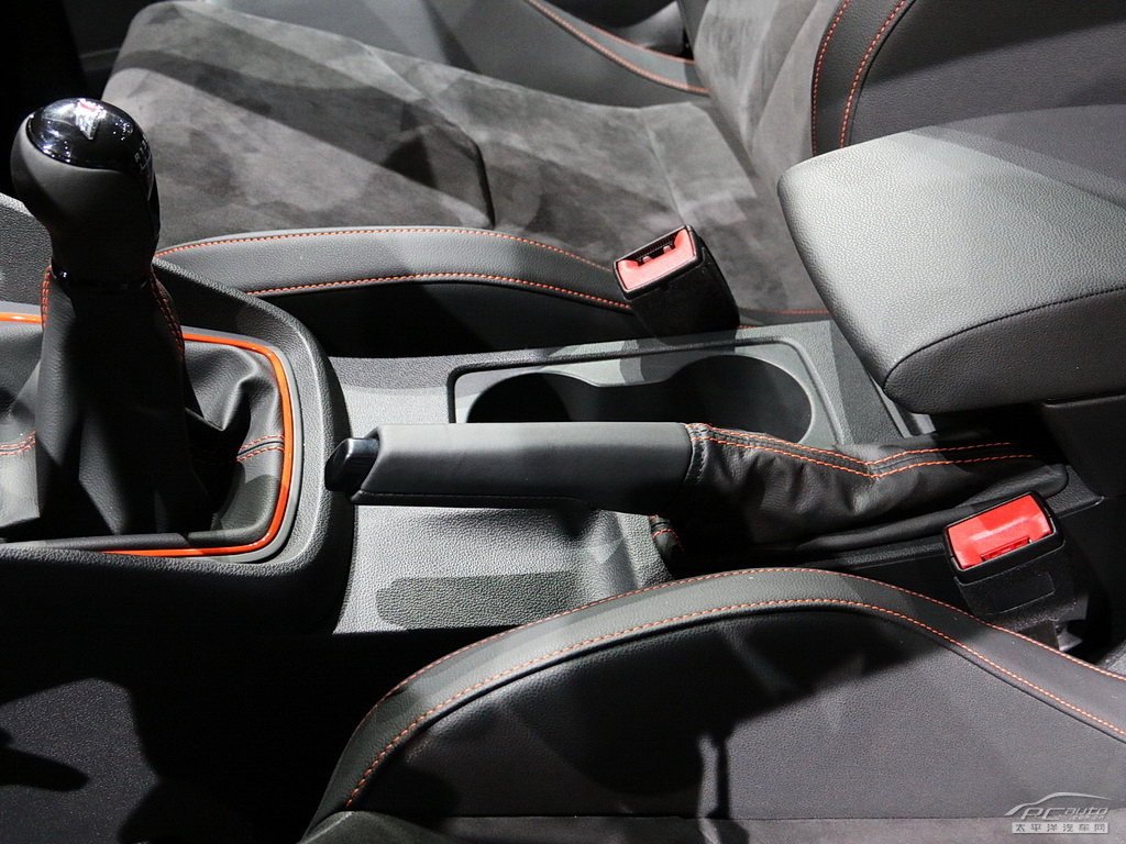 西雅特Leon內(nèi)飾高清大圖