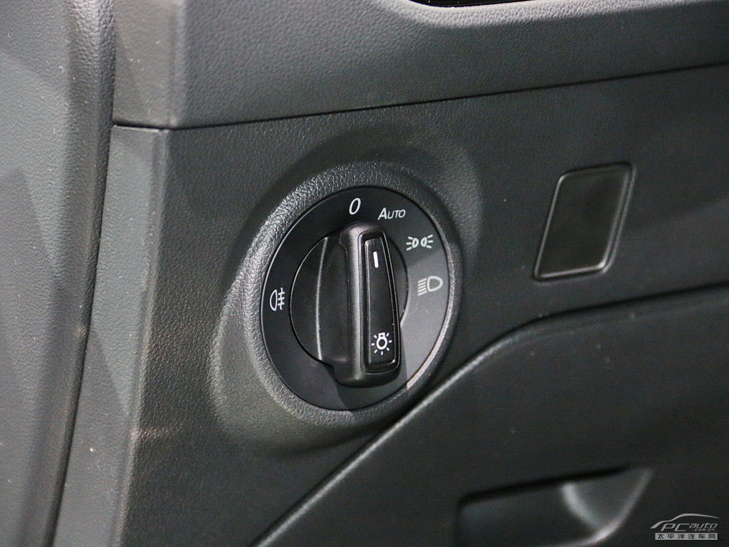 西雅特Leon內(nèi)飾高清大圖