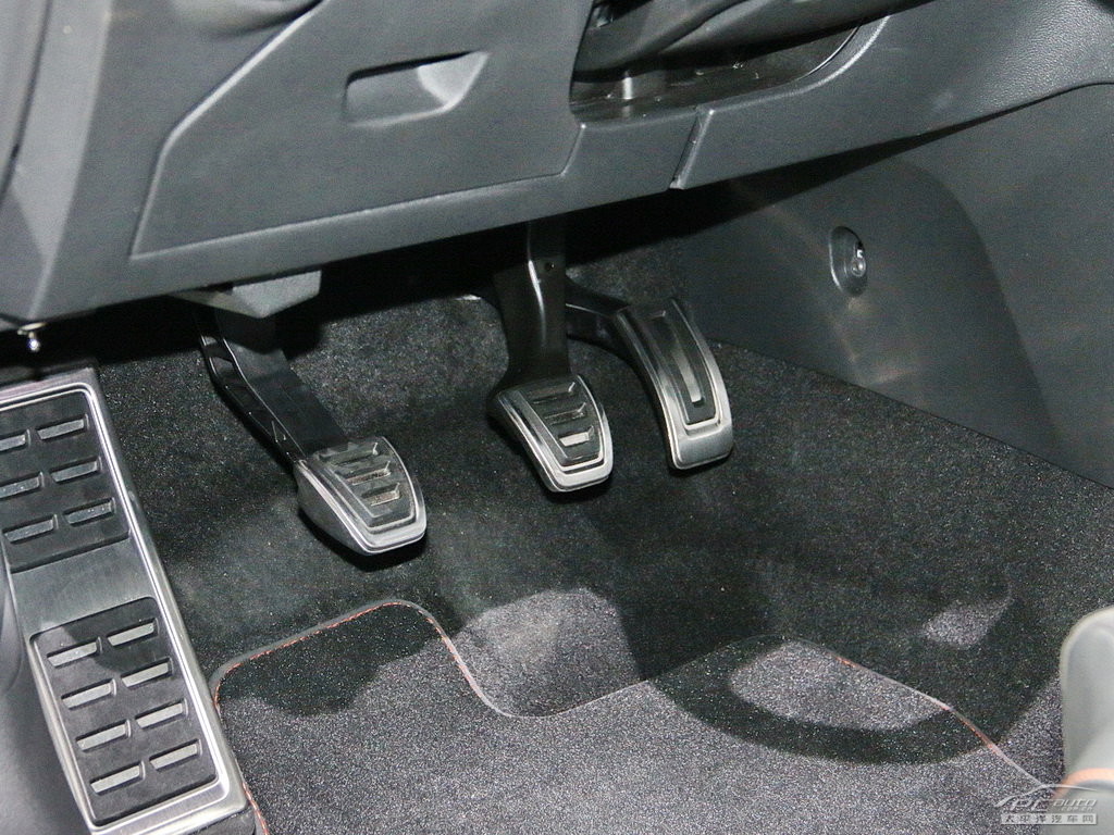 西雅特Leon內(nèi)飾高清大圖