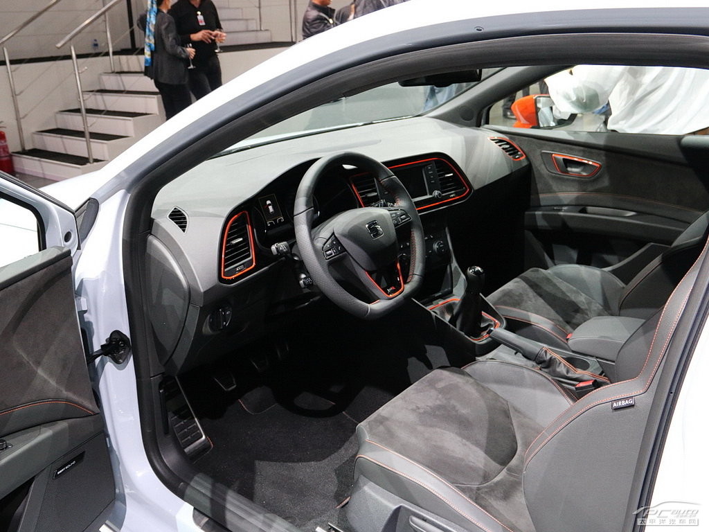 西雅特Leon內(nèi)飾高清大圖