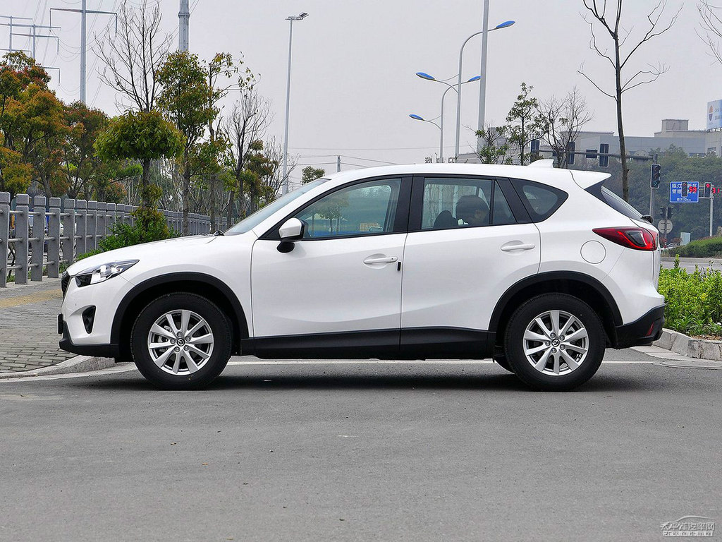 珠光白馬自達(dá)CX-5整車外觀外觀圖片