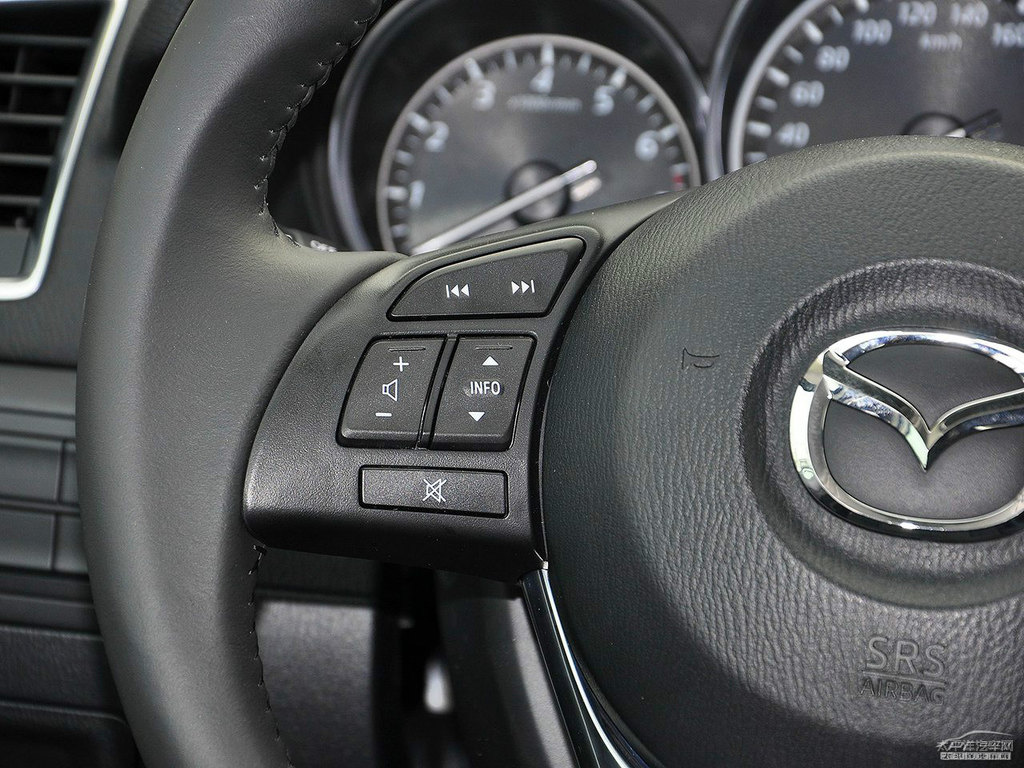 珠光白馬自達(dá)CX-5中控內(nèi)飾圖片