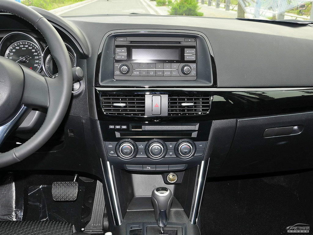 珠光白馬自達(dá)CX-5中控內(nèi)飾圖片