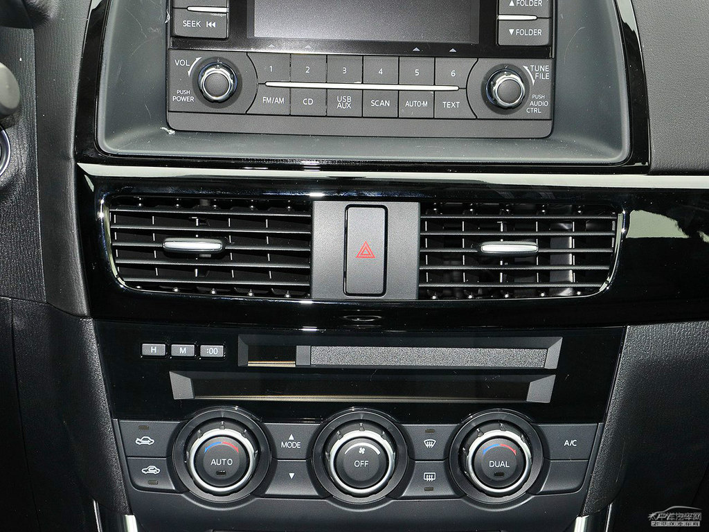 珠光白馬自達(dá)CX-5中控內(nèi)飾圖片