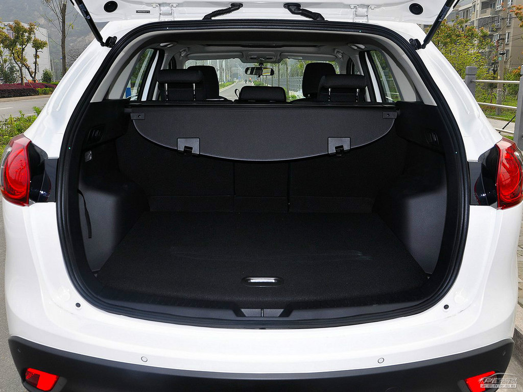 珠光白馬自達(dá)CX-5后備廂空間圖片