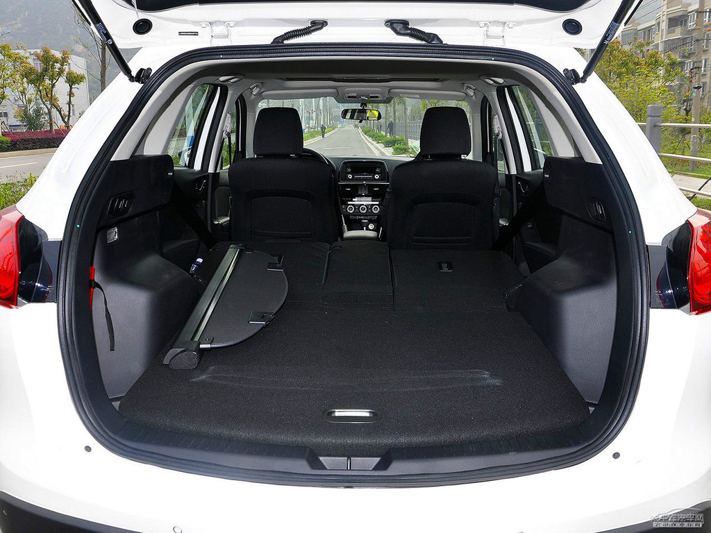 珠光白馬自達(dá)CX-5后備廂空間圖片