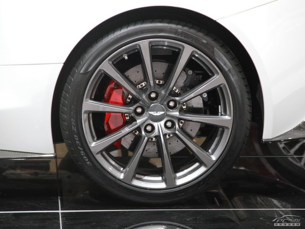 DB9外觀高清大圖
