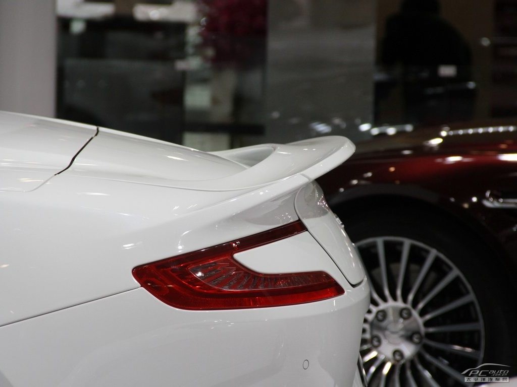 DB9外觀高清大圖