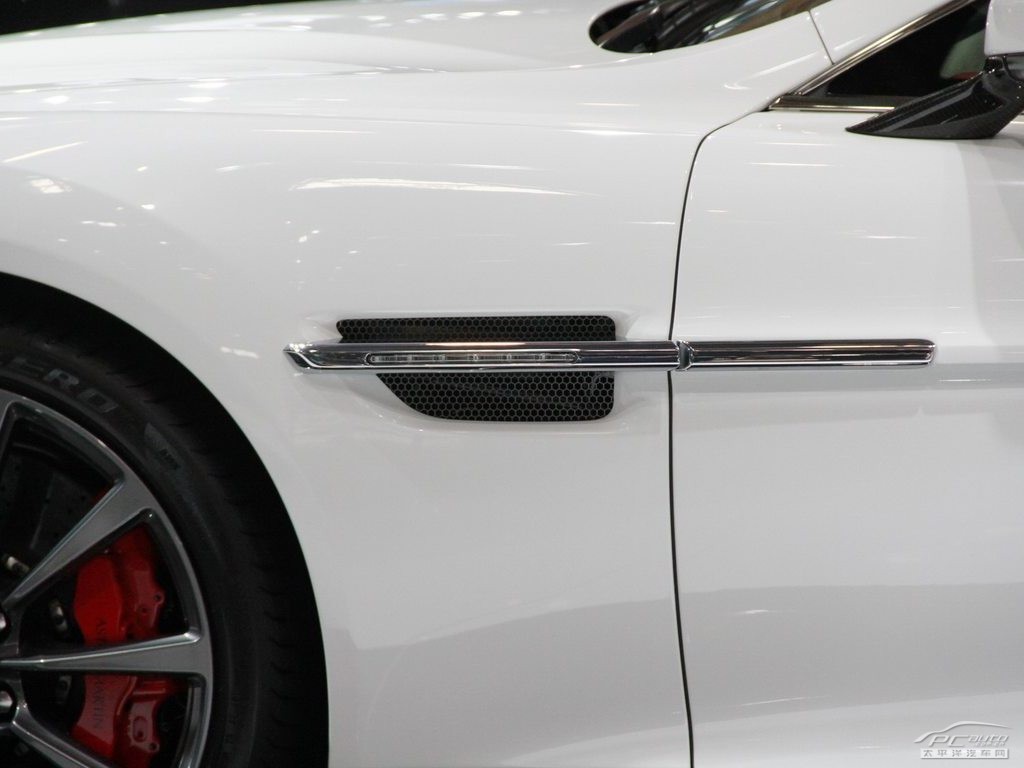 DB9外觀高清大圖