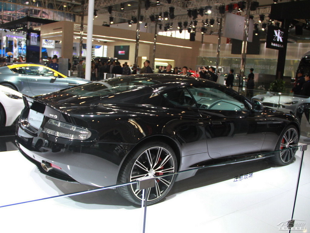 DB9外觀高清大圖