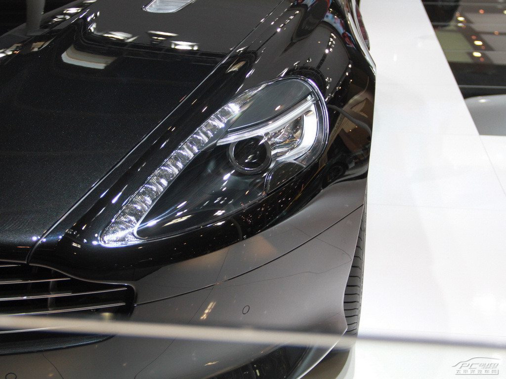 DB9外觀高清大圖