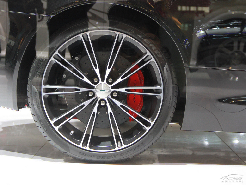 DB9外觀高清大圖