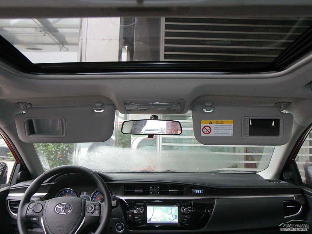 閃電橙雷凌車廂內(nèi)飾圖片