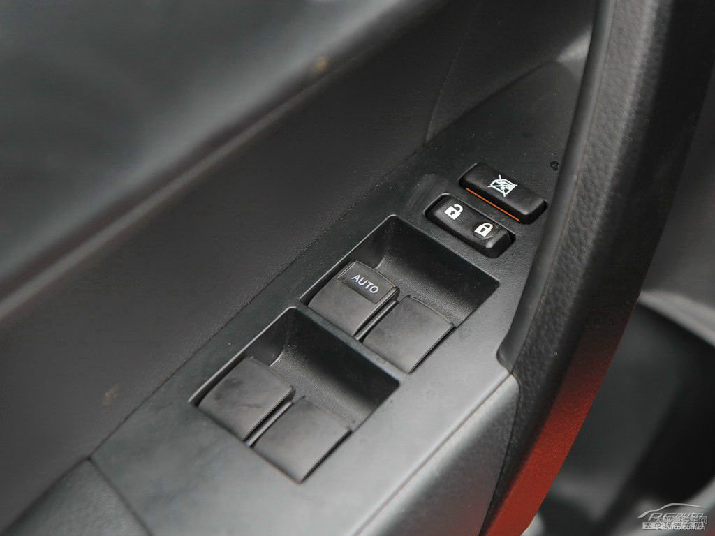 閃電橙雷凌車廂內(nèi)飾圖片