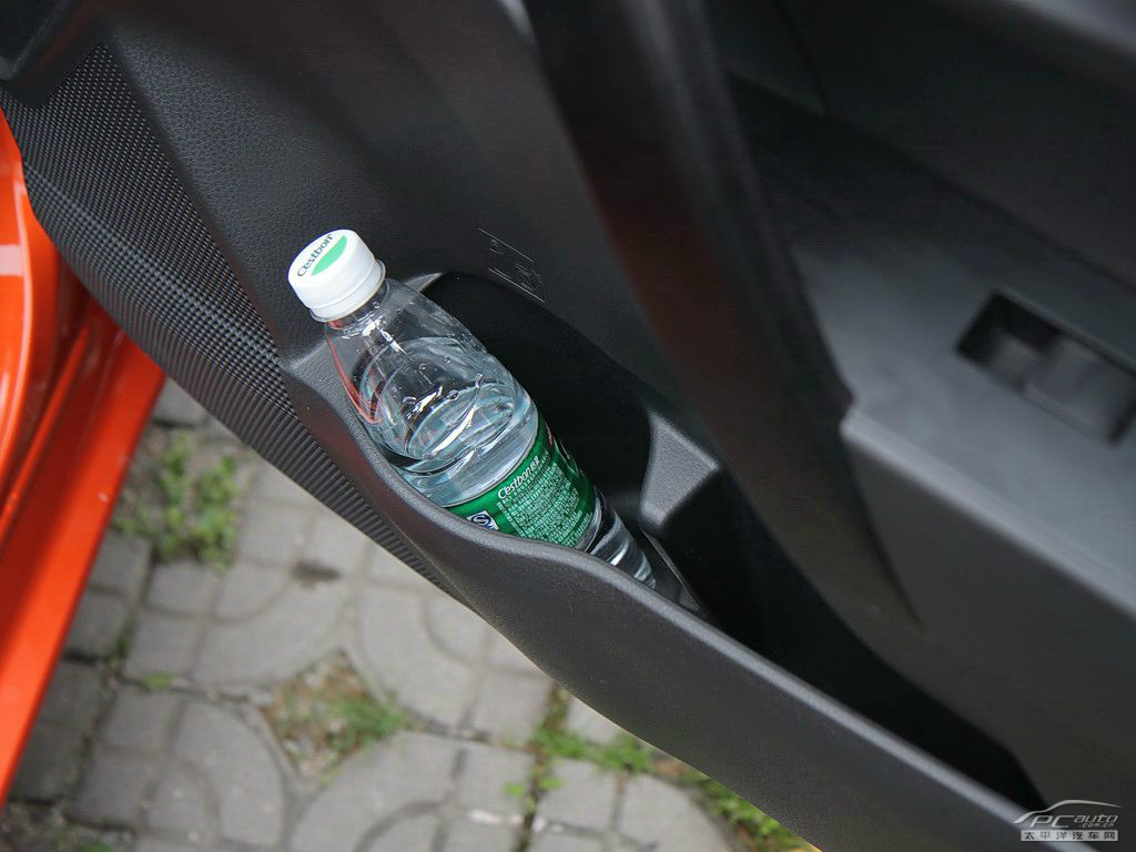 雷凌空間高清大圖