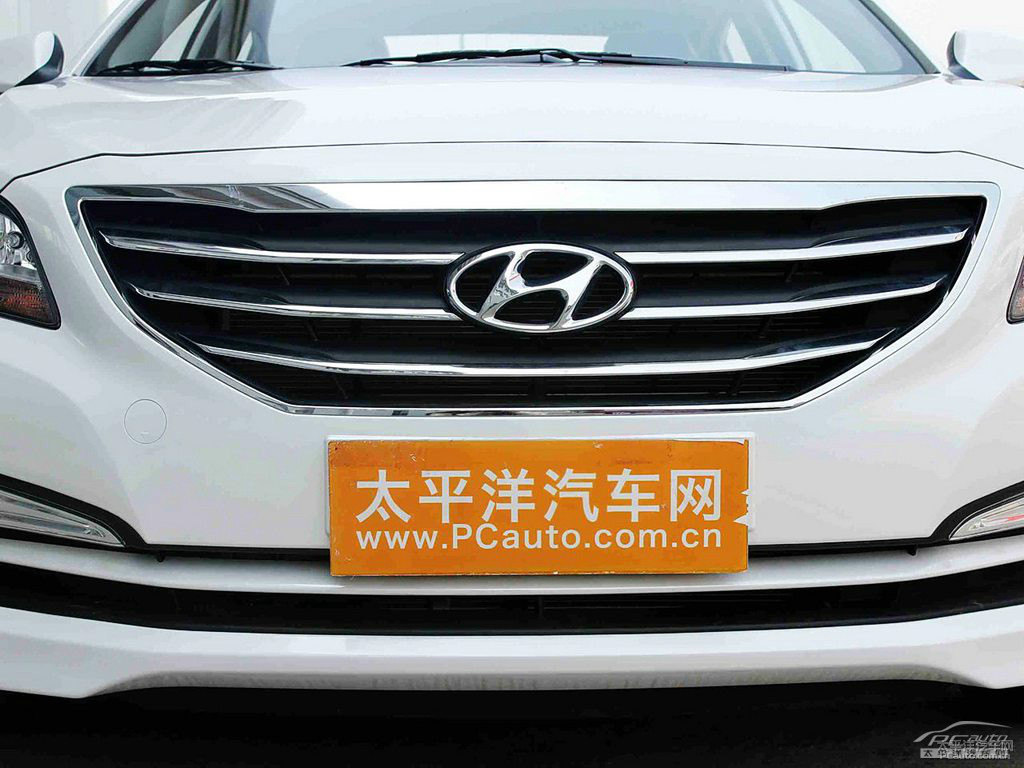 水晶白名圖車頭外觀圖片