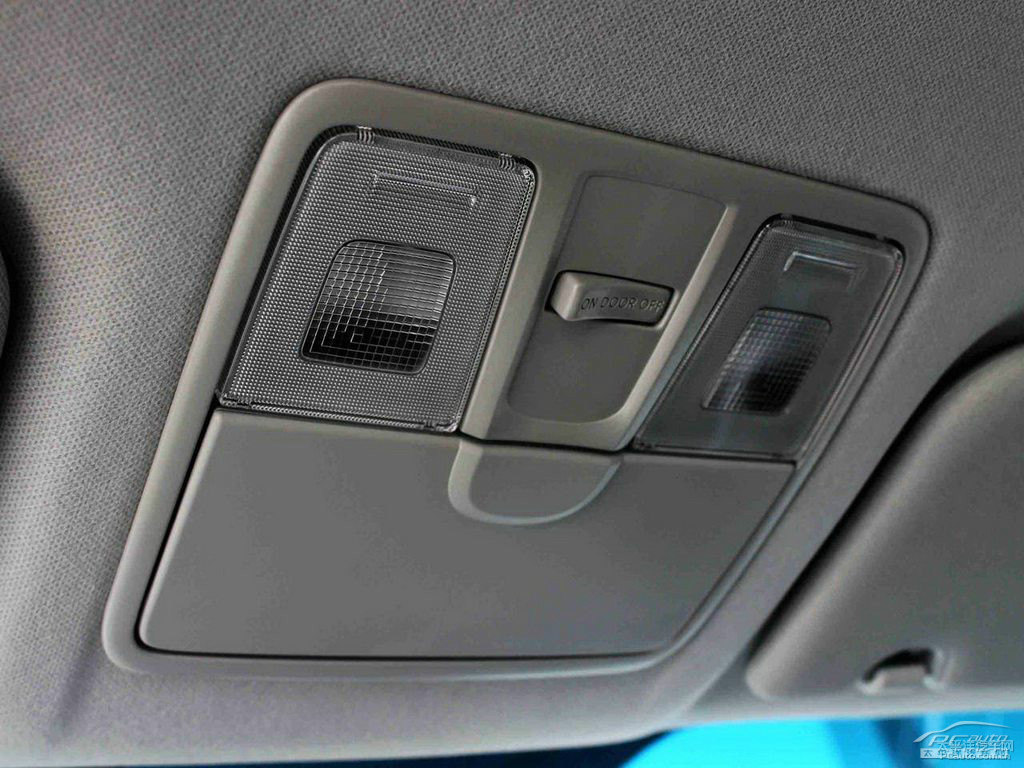水晶白名圖車廂內(nèi)飾圖片