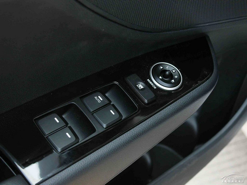 水晶白名圖車廂內(nèi)飾圖片