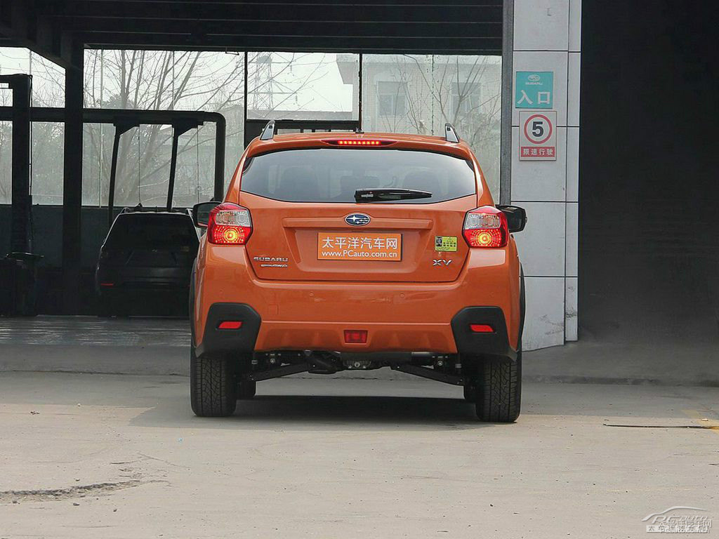 躍動珠光橙斯巴魯XV整車外觀外觀圖片