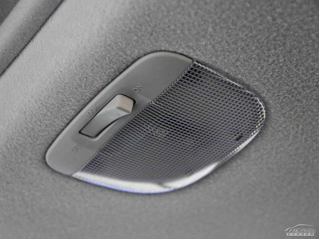 躍動珠光橙斯巴魯XV車廂內飾圖片