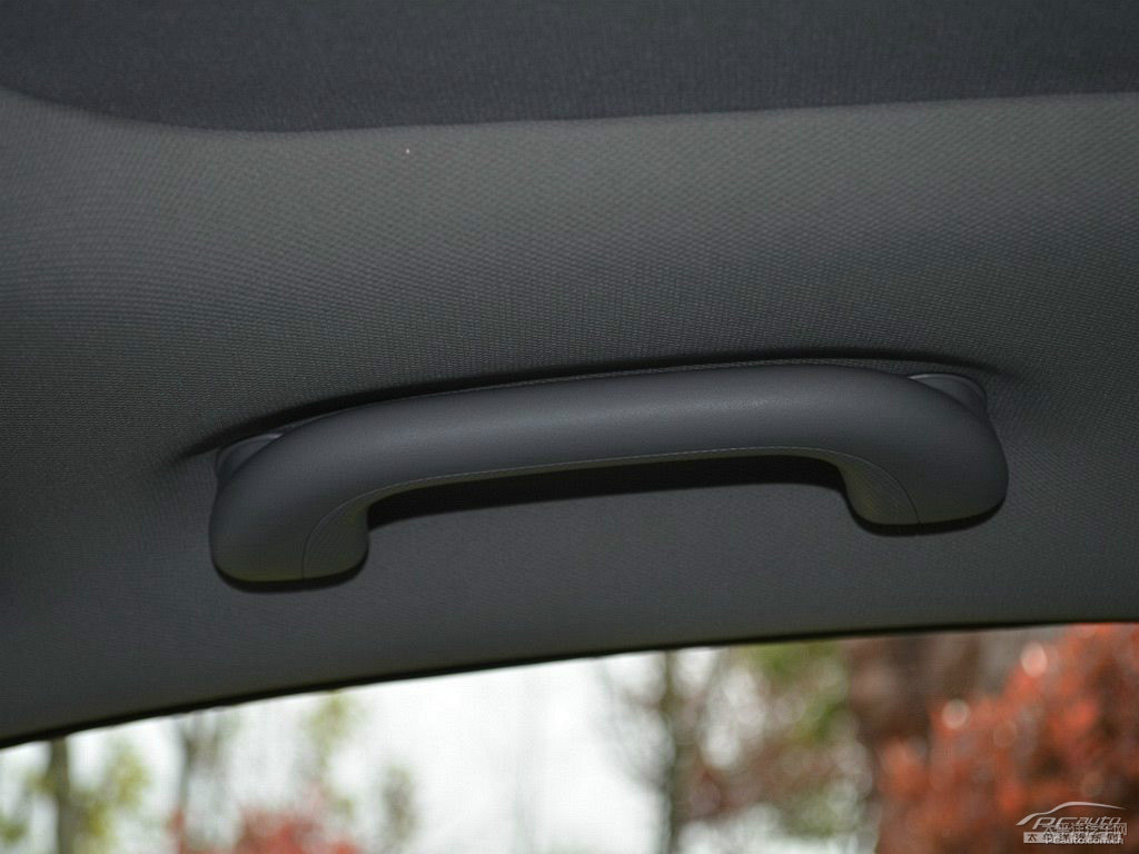 珍珠白起亞K5凱酷車廂內(nèi)飾圖片