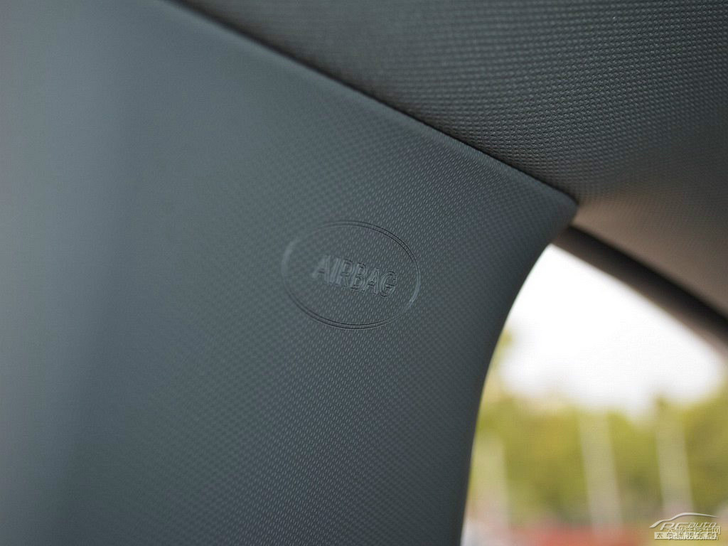 珍珠白起亞K5凱酷車廂內(nèi)飾圖片