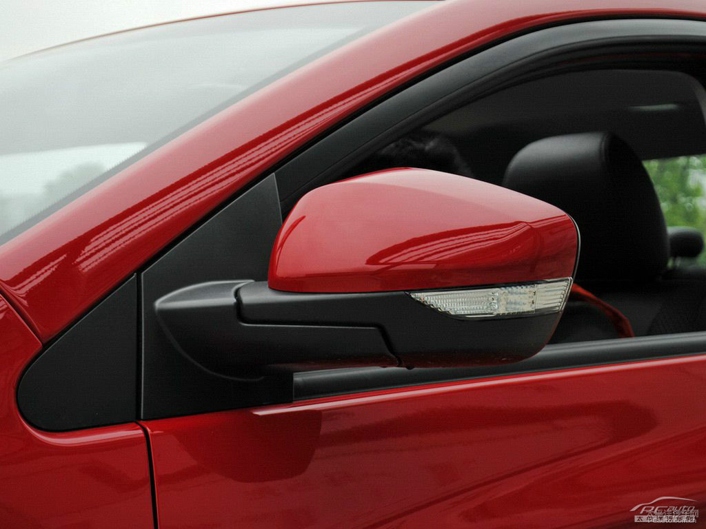 激光紅榮威350車身外觀圖片