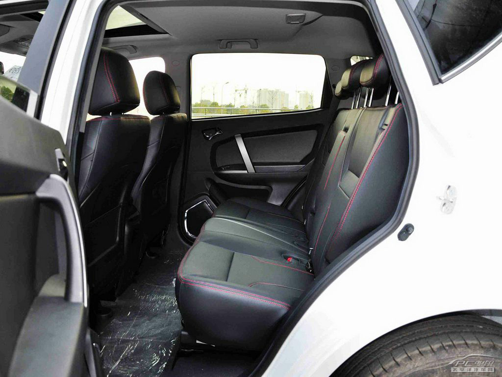 吉利GX7空間高清大圖