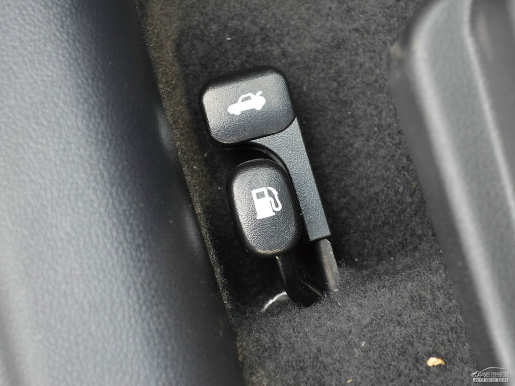 瑪瑙紅福瑞迪車廂內(nèi)飾圖片