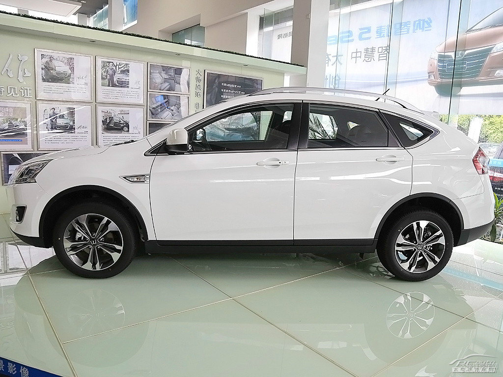 ɰ׼{ǽ݃(yu)6 SUV܇^^DƬ